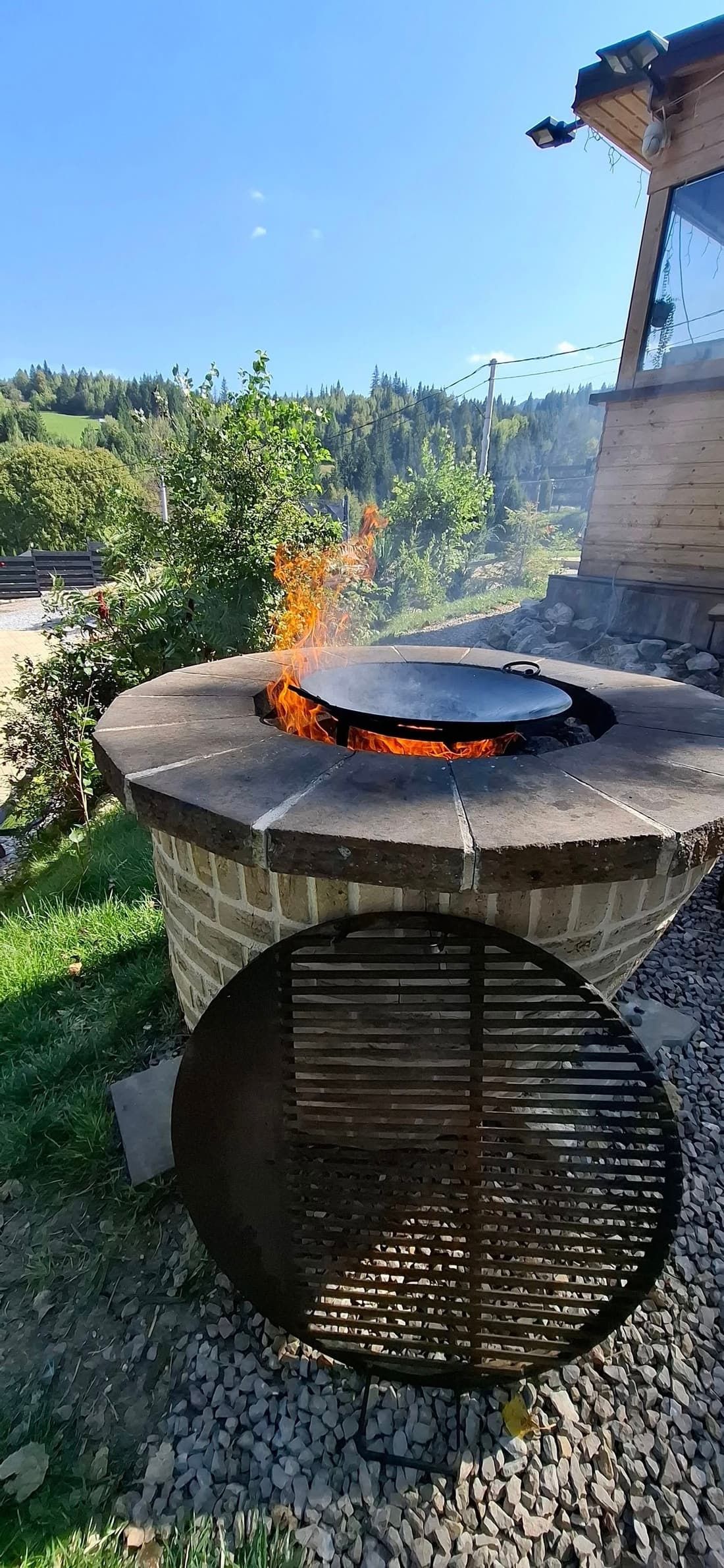 Vatra de foc din curte